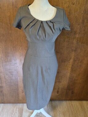 MUXXN Pleated Scoop-Neck Midi Dress in Gray
